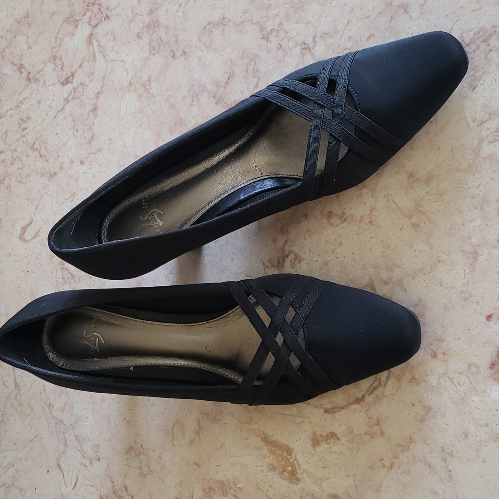 Ladies black 2" heals